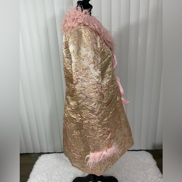 SUGAR THRILLZ High Class Heiress Brocade Coat Jacket Faux Fur Trim Beige Pink L - Picture 4 of 9